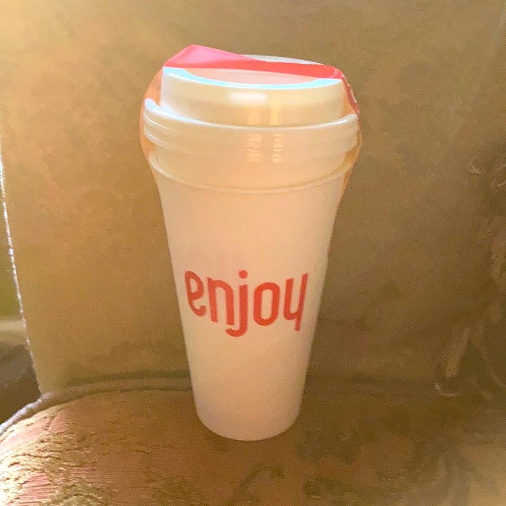 NWT set of two reusable cups. Dishwasher and microwave safe. BPA free.